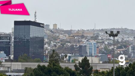 Tormenta invernal en Tijuana con lluvias intensas y alto oleaje.