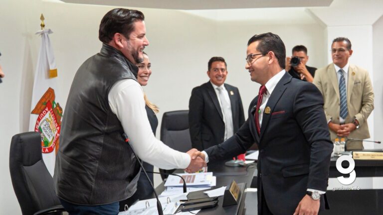 Cabildo aprueba licencia de Burgueño; Abdiel asume alcaldía